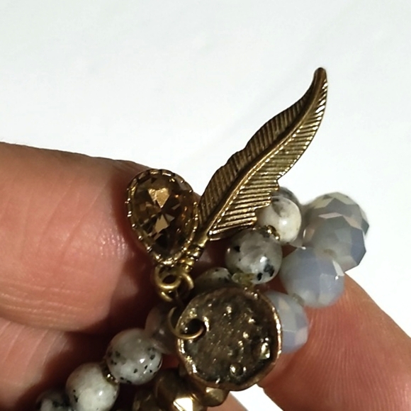 VINTAGE STACKABLE 3-LAYERED STONE & GLASS BEADED MULTI-CHARM STRETCH BRACELET - Picture 8 of 10